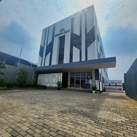 Oyo 2816 Privato Suite Kembaran Kültér fotó