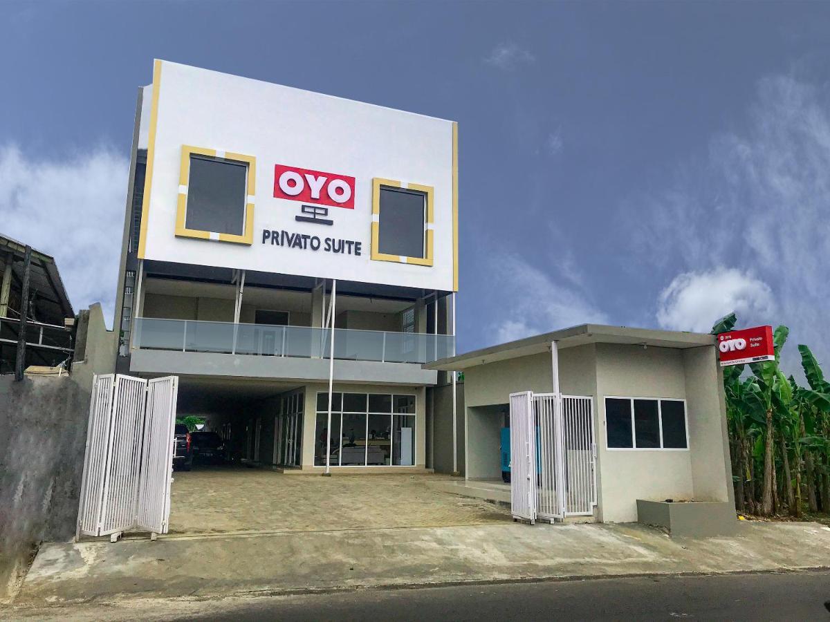 Oyo 2816 Privato Suite Kembaran Kültér fotó